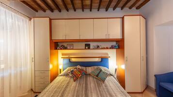 1 habitación, wifi y ropa de cama