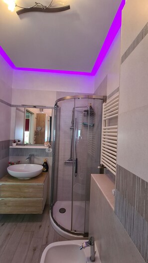 Shower, hair dryer, bidet, towels - Lovely apartment finely furnished - Where every detail tells of love (Martina Franca)