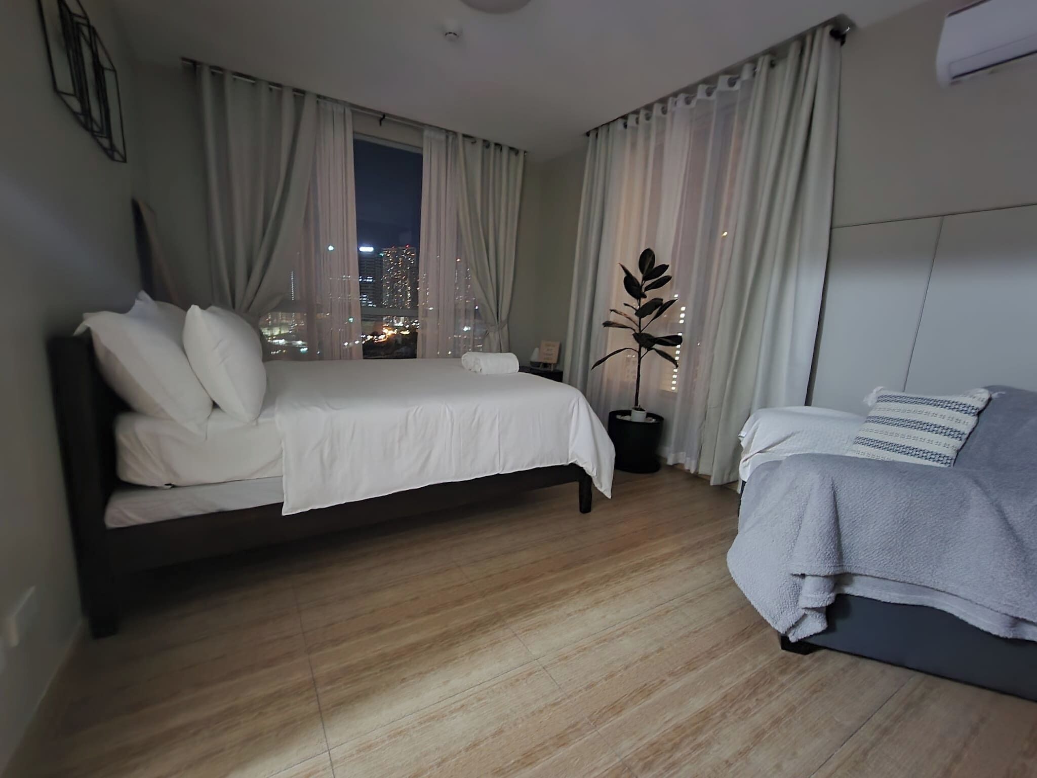 1 bedroom, iron/ironing board, internet, bed sheets