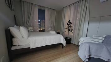 1 bedroom, iron/ironing board, internet, bed sheets