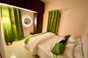 2 chambres, fer et planche à repasser, Wi-Fi, draps fournis