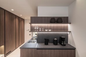 Luksus-lejlighed - 1 dobbeltseng - balkon - byudsigt | Privat køkken | Køleskab/fryser i fuld størrelse, mikrobølgeovn, ovn, kogeplade