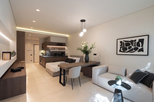 Luxury Apartment, 1 Double Bed, Balcony, City View | Living area