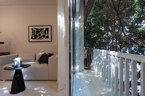 Apartamento superluxo, 1 cama de casal, sacada, vista para a cidade | Sacada