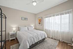 3 quartos, ferros/tábuas de passar roupa, Wi-Fi, roupa de cama