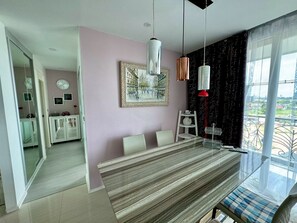 Appart'hÎtel, 2 chambres, non-fumeurs, balcon | Coin séjour