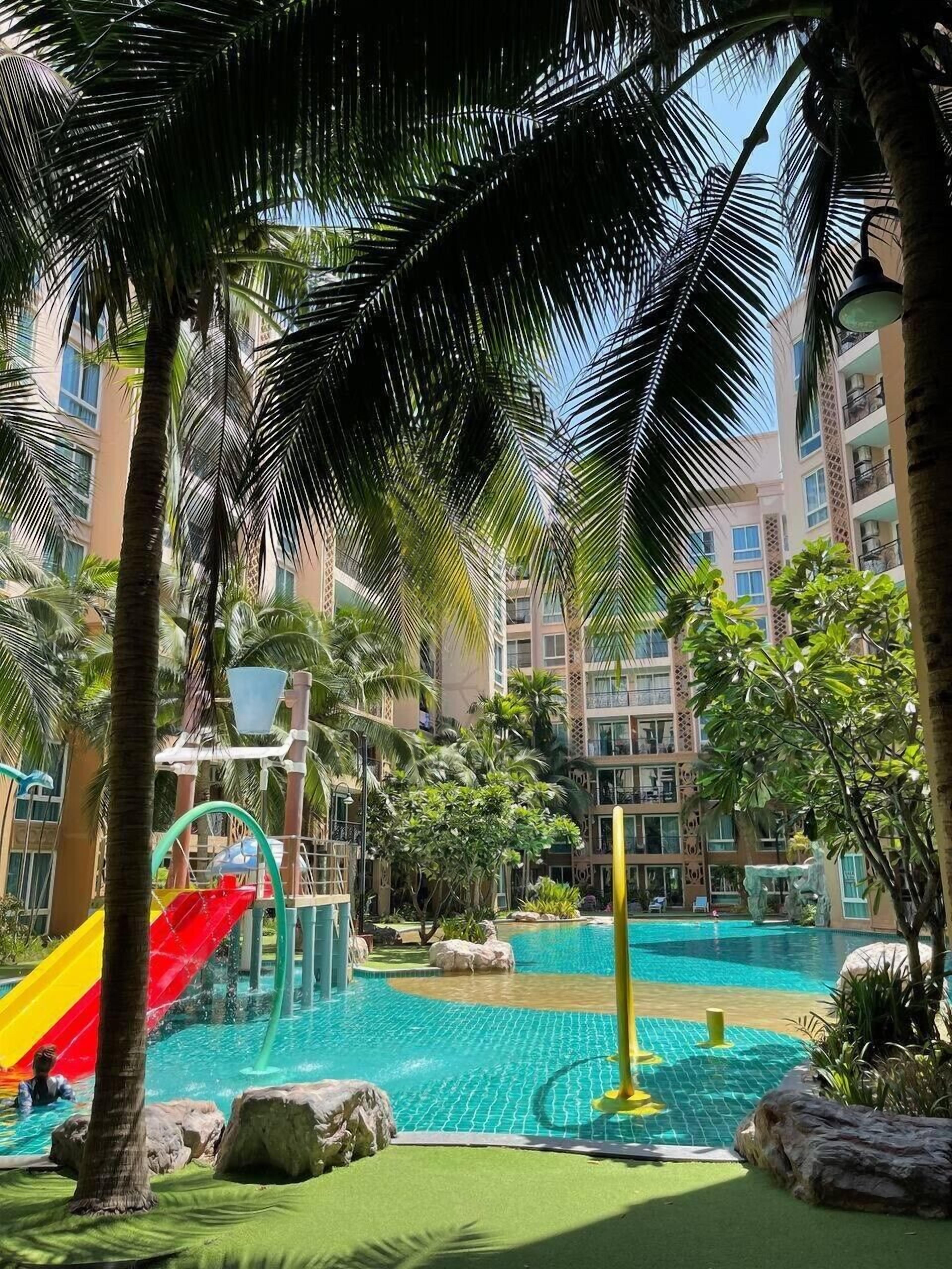 2 개의 야외 수영장