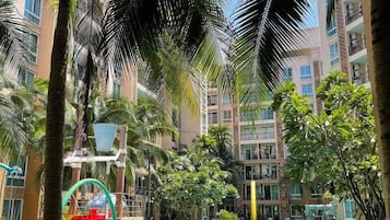 2 albercas al aire libre