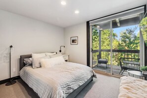 4 bedrooms, desk, iron/ironing board, free WiFi