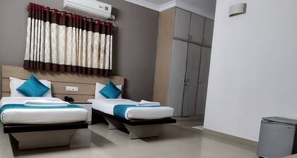 Spacious 4-bedroom apartment in lovely Hyderabad with WiFi, AC