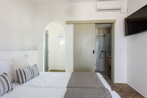 Luxury Studio, Sea View | In-room safe, blackout curtains, free WiFi