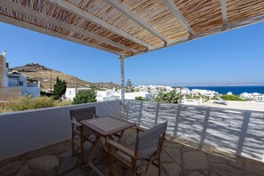 Luxury Studio, Sea View | Balcony