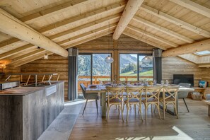 Dining - Apartment "Borderan" with Mountain Views, Jacuzzi, Balcony and Wi-Fi (La Clusaz)