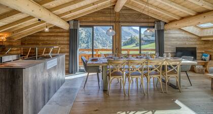 "Borderan" Apartment with Mountain Views, Jacuzzi, Balcony, and Wi-Fi