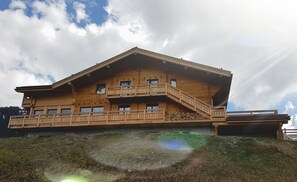 Exterior - Apartment "Borderan" with Mountain Views, Jacuzzi, Balcony and Wi-Fi (La Clusaz)