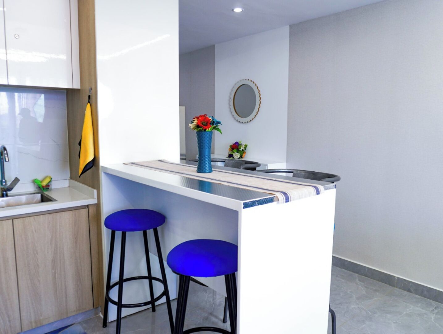 Deluxe-studio | Ruokailu omassa huoneessa