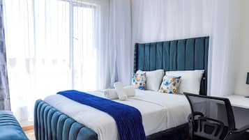 Deluxe Studio | Laptop workspace, free WiFi