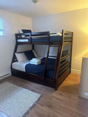 5 Schlafzimmer, Bügeleisen/Bügelbrett, Reisekinderbett, WLAN