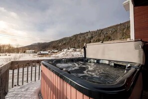 Tina de hidromasaje al aire libre