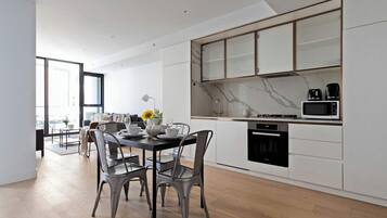 Fridge, microwave, oven, stovetop