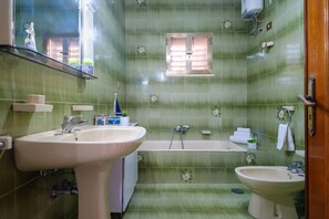 Douche, sèche-cheveux, bidet