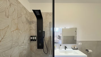 Chambre Double Confort, non-fumeur, salle de bains privée | Salle de bain