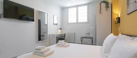 Chambre Double Confort, non-fumeur, salle de bains privée