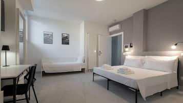 Chambre Triple Deluxe, non-fumeurs, salle de bains privée | Wi-Fi gratuit