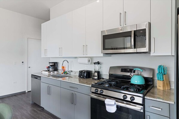 Fridge, microwave, oven, stovetop