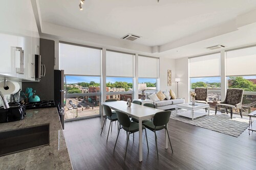 2BR City Loft Sweeping Glass Views