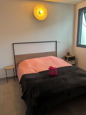 2 dormitorios, tabla de planchar con plancha, wifi y ropa de cama