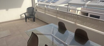 Less than 5 mins from the Lagoon - Top floor apartment in a quiet residence