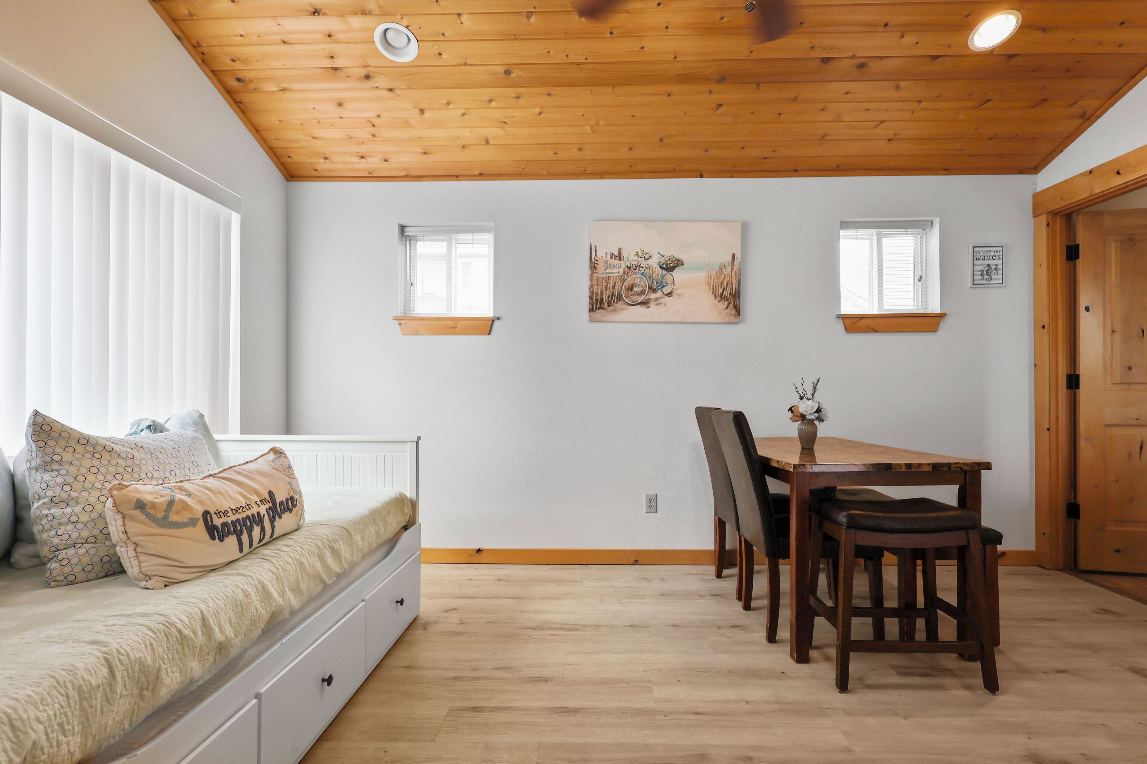 Cozy Seaside Cottage  Walk To Beach  Fenced Yard - Oregon