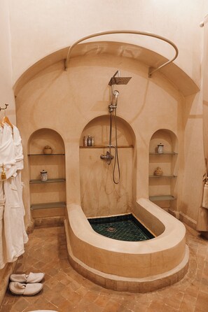 Executive Suite, Patio, Courtyard View | Bathroom
