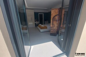 9 bedrooms, desk, iron/ironing board, free WiFi