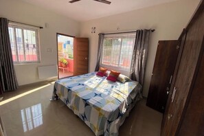 Silitysrauta/-lauta, Wi-Fi, vuodevaatteet