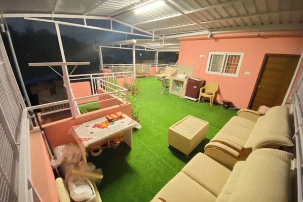 Terrace/patio - Large studio with patio, for girls and couples (Bengaluru)