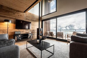 Télévision, cheminée