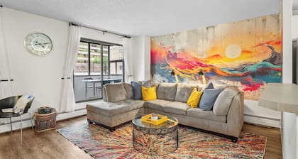 Mural Oasis w Sunroom, Parking, near Stampede