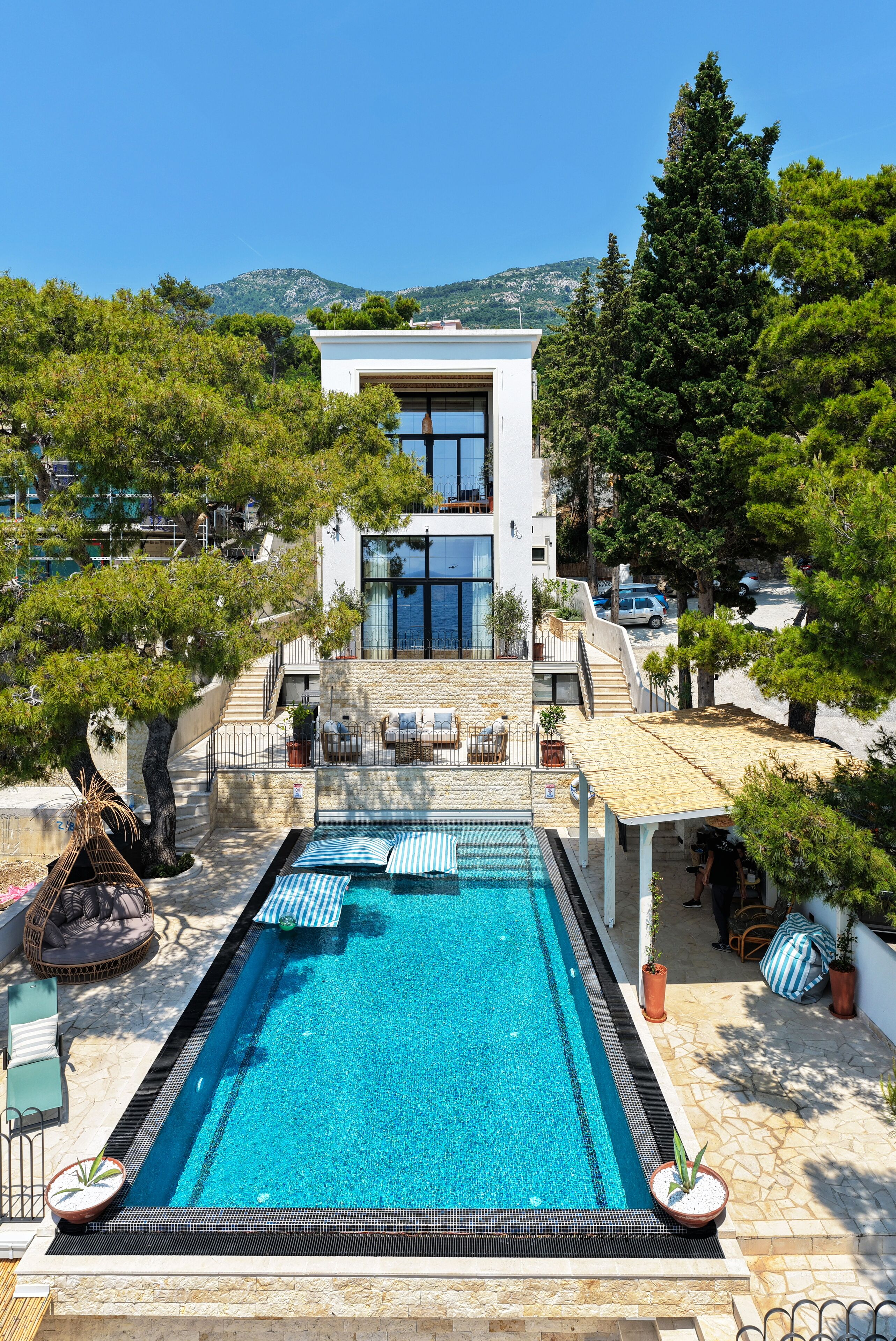 Vista frontal de la propiedad