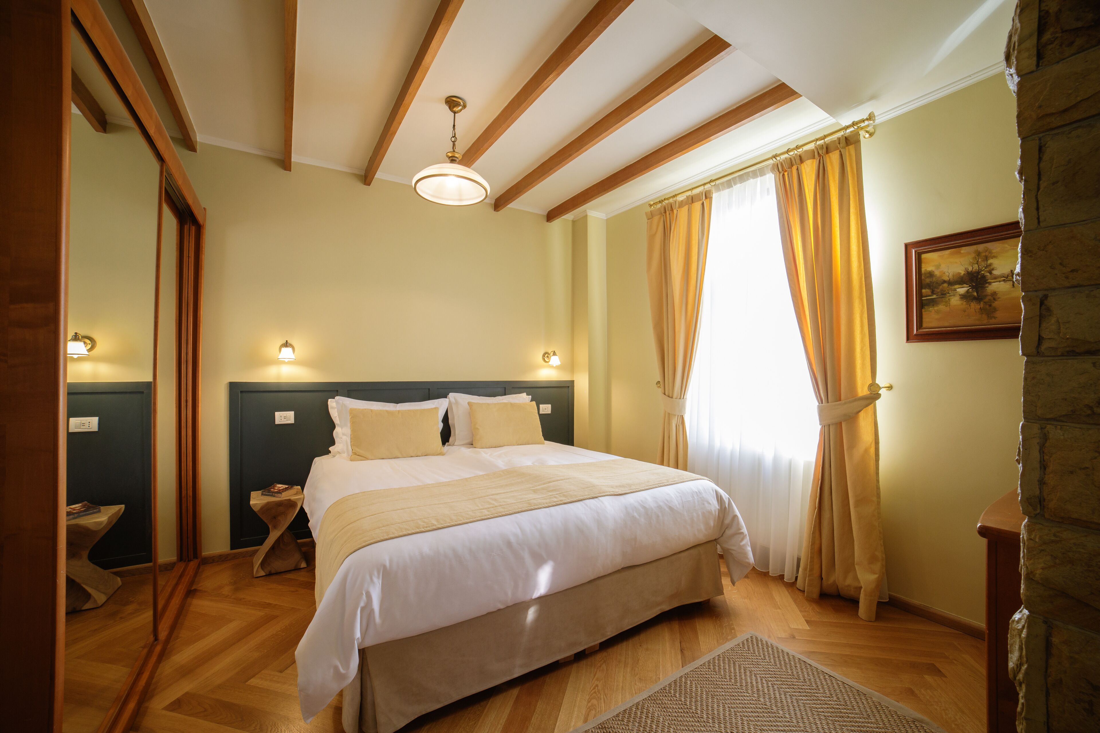 Phòng Suite phong cách cổ điển, 2 phòng ngủ, ban công | Màn/rèm cản sáng, phòng cách âm, bàn ủi/dụng cụ ủi quần áo 