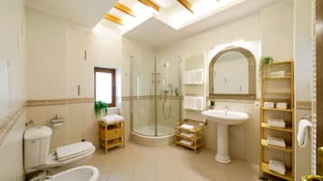 Blackout curtains, soundproofing, iron/ironing board, free WiFi