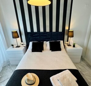 2 عدّة غرف نوم ومكواة/لوح كي وواي فاي وملاءات أسرّة