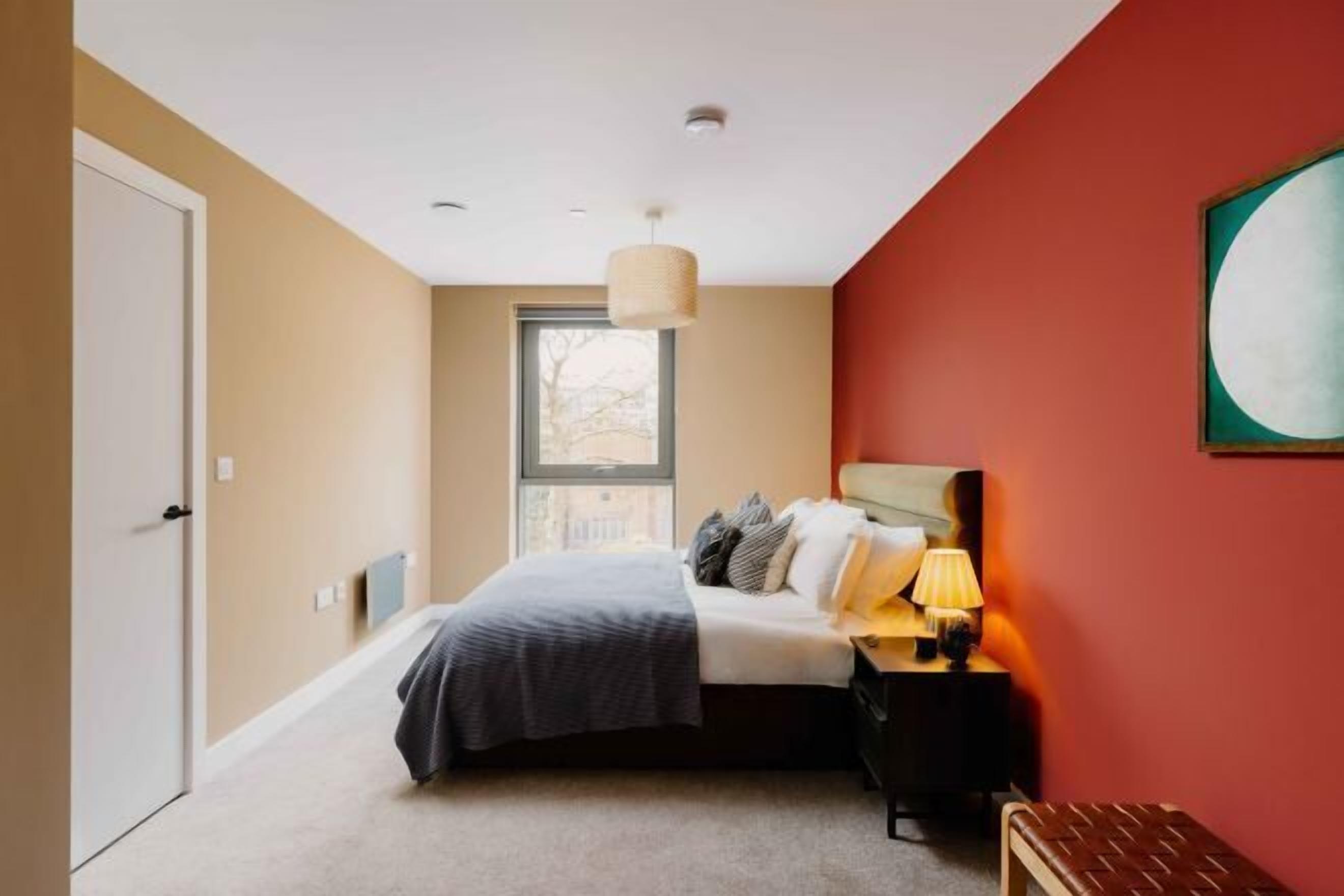 Skrivbord, arbetsyta för laptop, strykjärn/strykbräda och gratis wi-fi