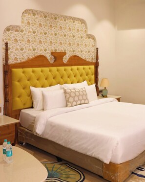 In-room safe, desk, free WiFi