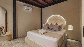 6 bedrooms, iron/ironing board, WiFi, bed sheets