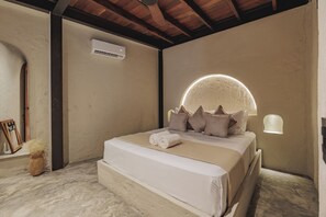 6 bedrooms, iron/ironing board, WiFi, bed sheets