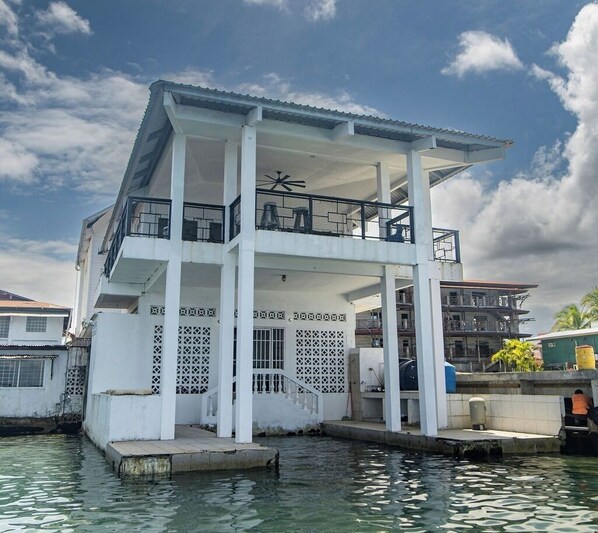 Exterior - Luxury house 5 Bedrooms + 4.5 Bathrooms/ ocean front in Isla Colon Bocas del Toro🏖️🌊 (Bocas del Toro)