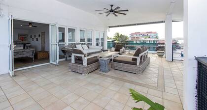 Luxury house 5 Bedrooms + 4.5 Bathrooms/ ocean front in Isla Colon Bocas del Toro🏖️🌊