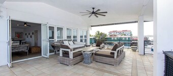 Luxury house 5 Bedrooms + 4.5 Bathrooms/ ocean front in Isla Colon Bocas del Toro🏖️🌊